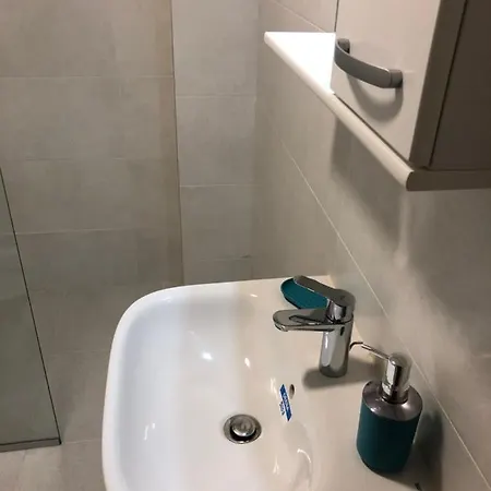 Apartment Denis Centar With Private Parking Garage *