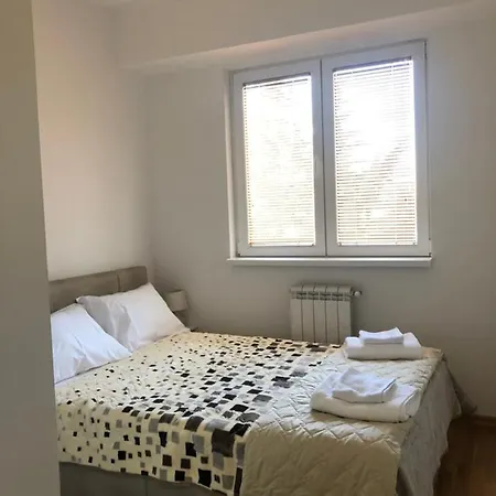 Apartment Denis Centar With Private Parking Garage