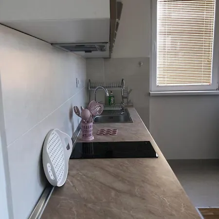 Apartment Denis Centar With Private Parking Garage *