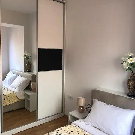 Denis Centar With Private Parking Garage Apartment *